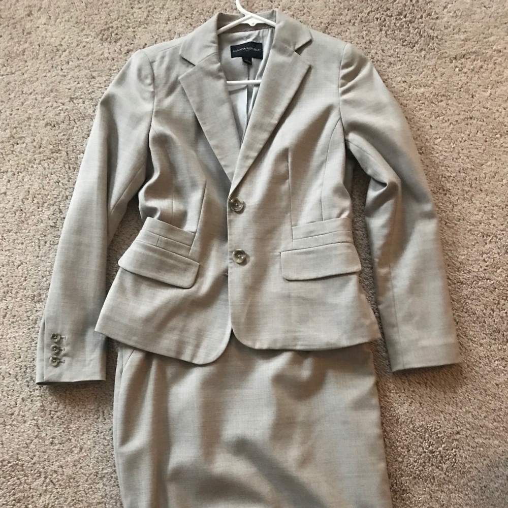 Skirt and jacket suit
